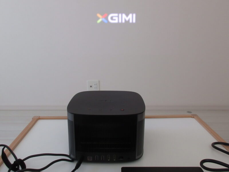 XGIMI HORIZONで壁に映像を投影