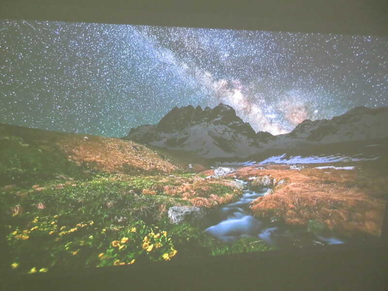 XGIMIのプロジェクターで投影した星空の画像